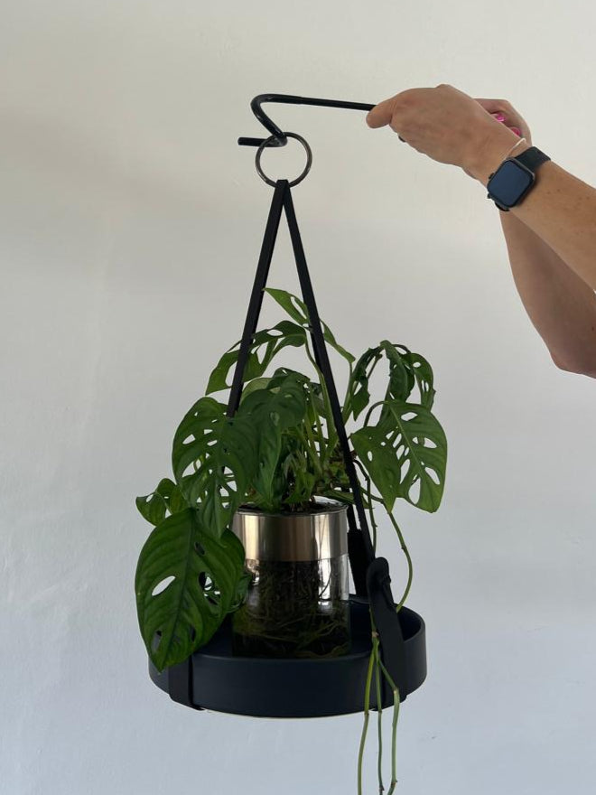 The Leather Hanger (Black)